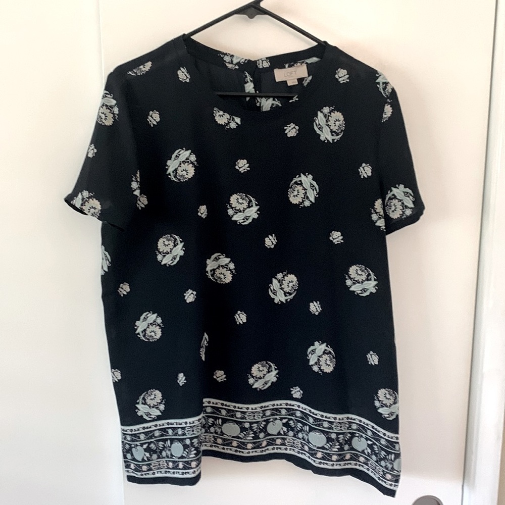 Short sleeve navy blue blouse with floral detail